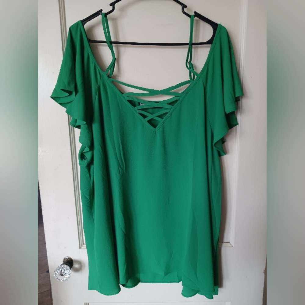 Fashion to figure 3x cold shoulder top